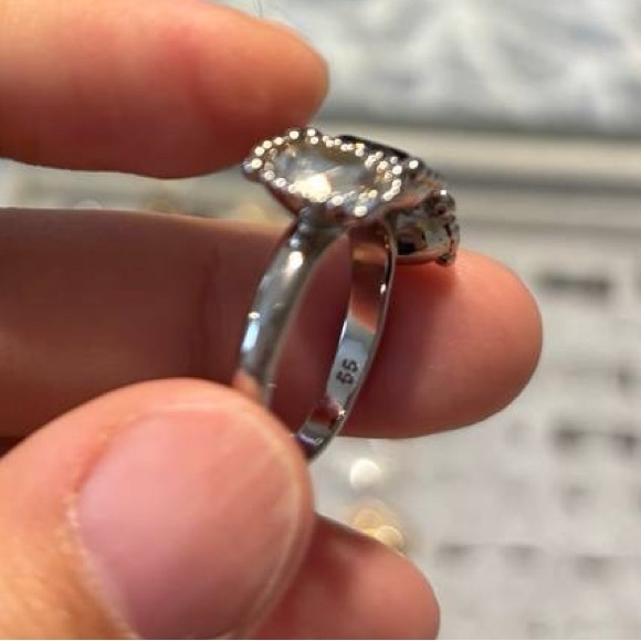 BRAND NEW - Swarovski ring - Picture 6 of 7